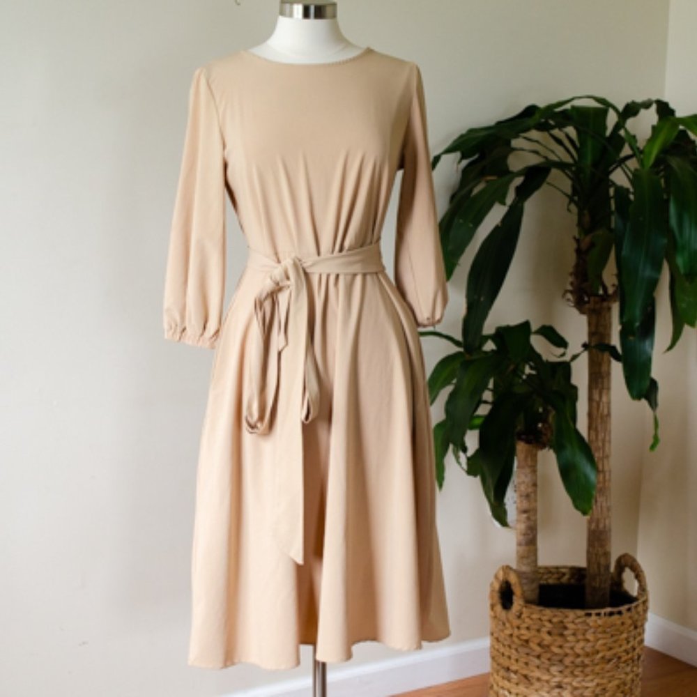 Aooksmery long sleeve Beige dress Size M